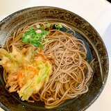 鰹節のお出汁で！温かい蕎麦のつゆ